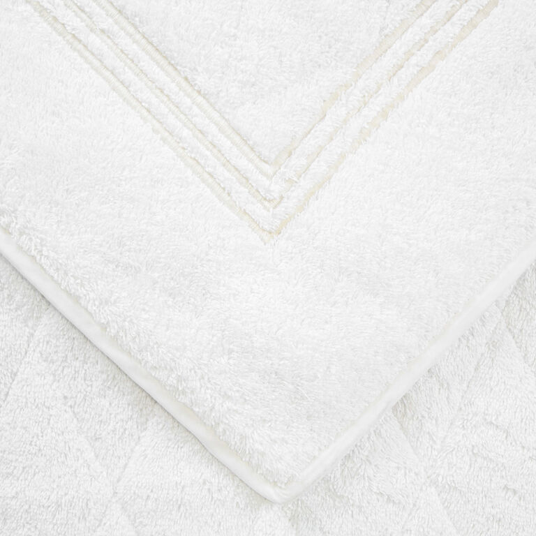 slide 2 Triplo Bourdon Bath Mat